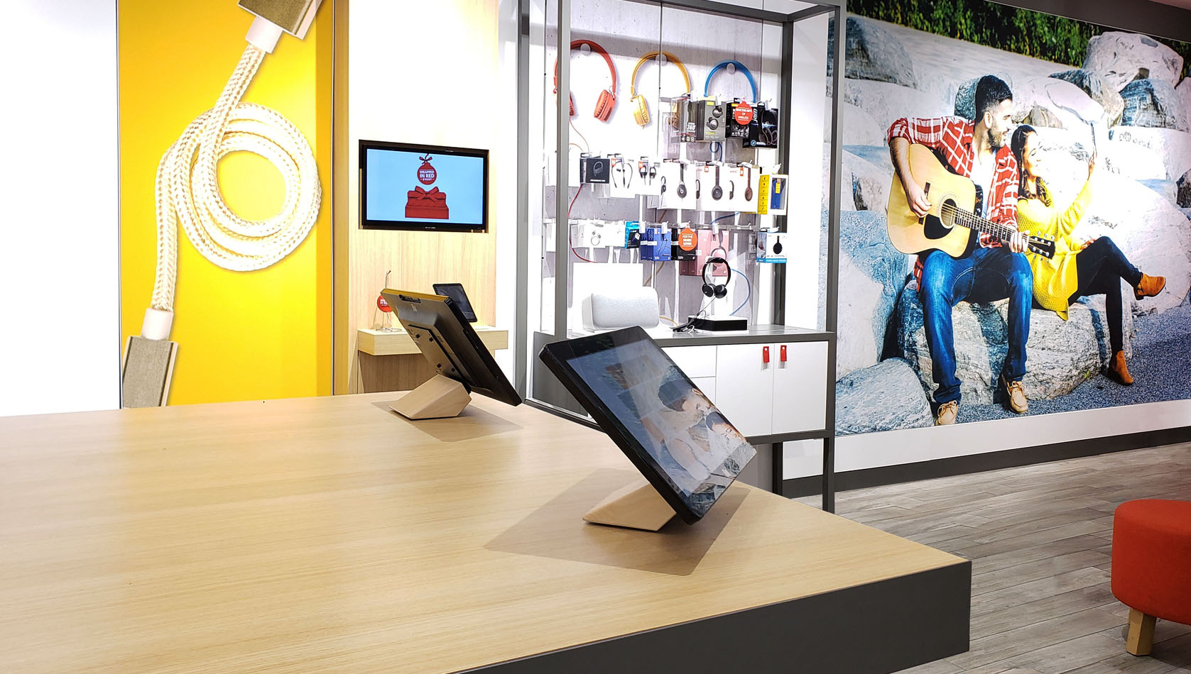 EXHIBITS & ENVIRONMENTS